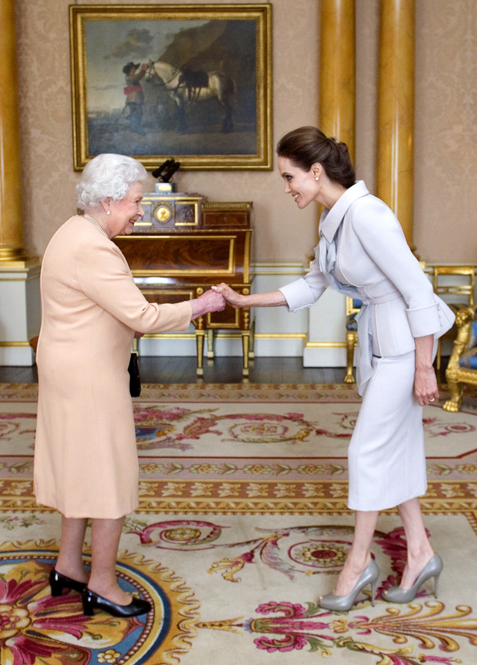 Анджелина Джоли и королева Елизавета