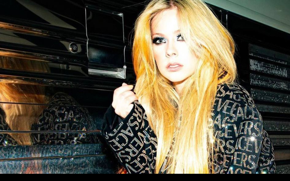 Аврил Вагин - двойник рок знаменитости Avril Lavigne в порно мире