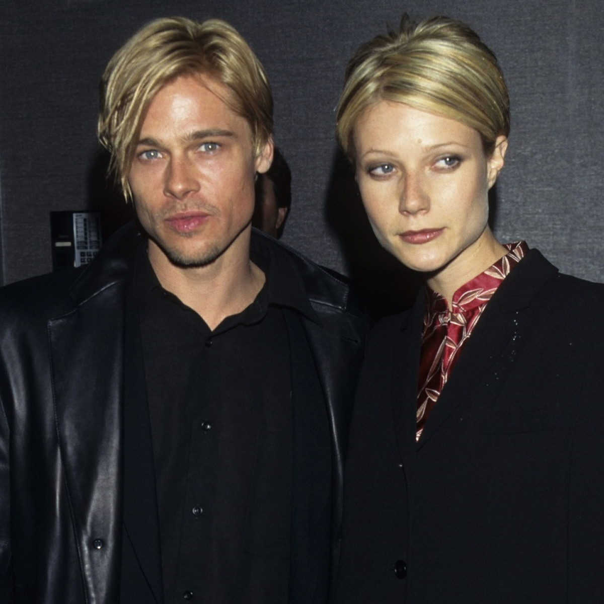 Студент дәл сыныптың алдында сиқырды сорып алады Порно француз свингерлері