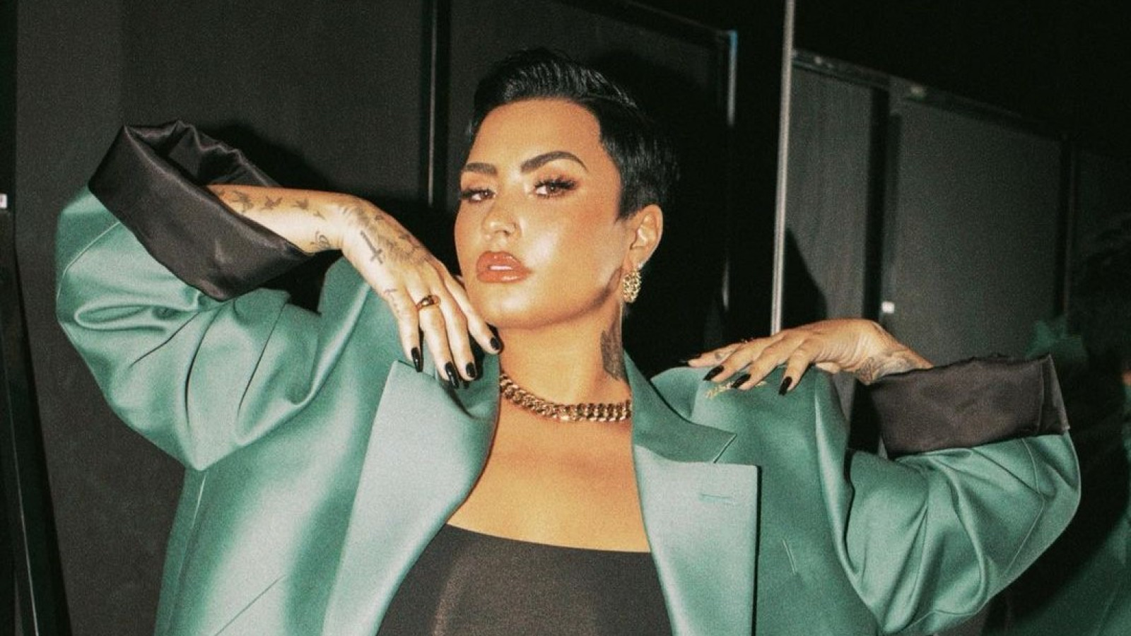 Деми Ловато киімсіз жалаңаш Деми Ловато киімсіз жалаңаш