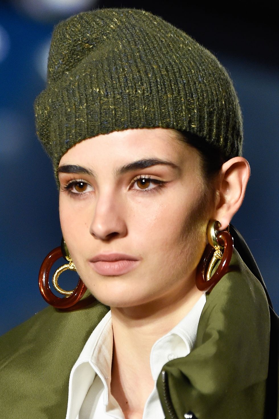 Серьги-кольца и шапка бини, Brandon Maxwell