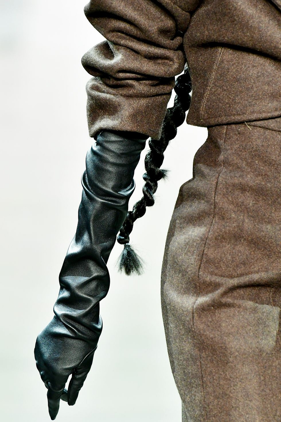 Кожаные перчатки, LaQuan Smith