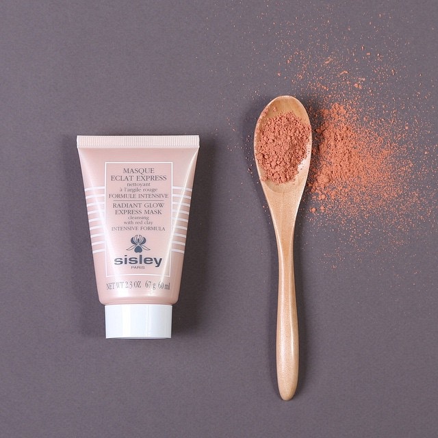 Экспресс-маска с красной глиной, экстрактами красного винограда, эфирными маслами ромашка и розмарина Eclat Express Radiant Glow Express Mask Cleansing With Red Clay Intensive Formula, Sisley