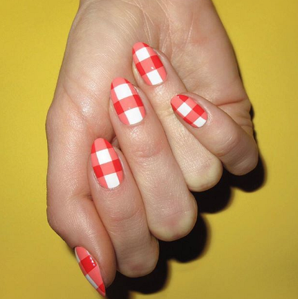 Instagram/@nataliepavloskinails