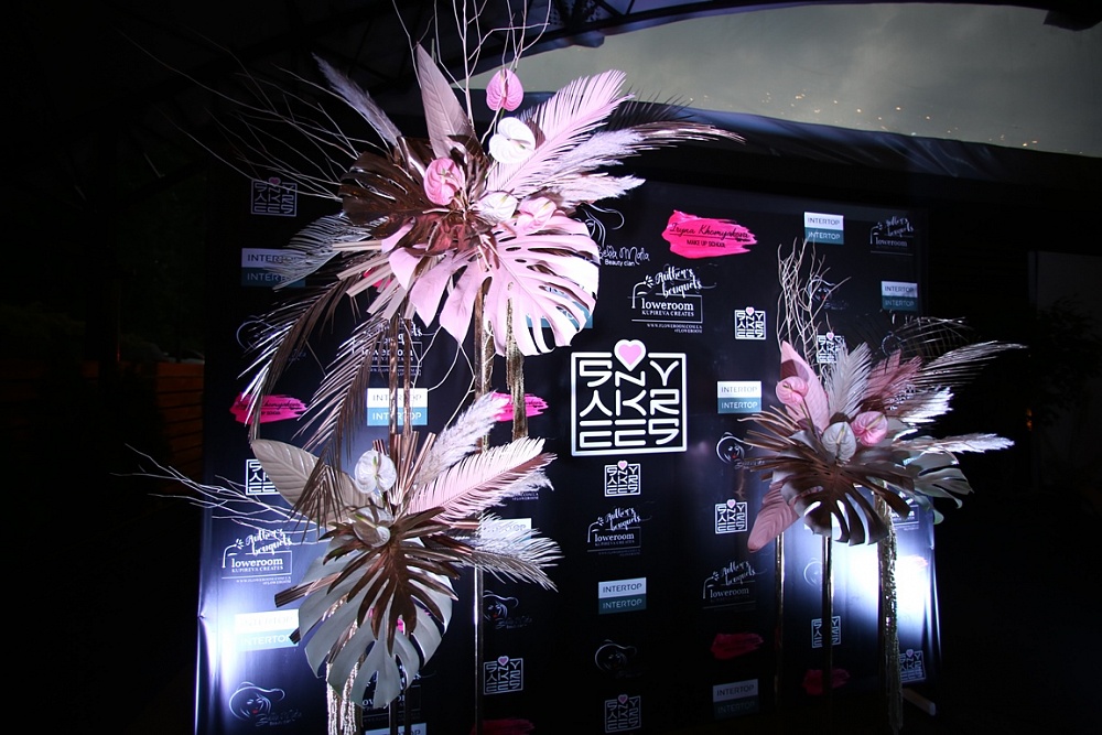 Фотозона для показа Sonya Krees в рамках Ukrainian Fashion week