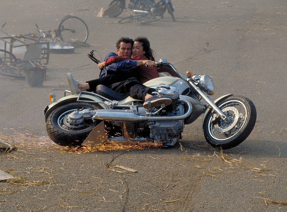 «Завтра не помре ніколи», 1997