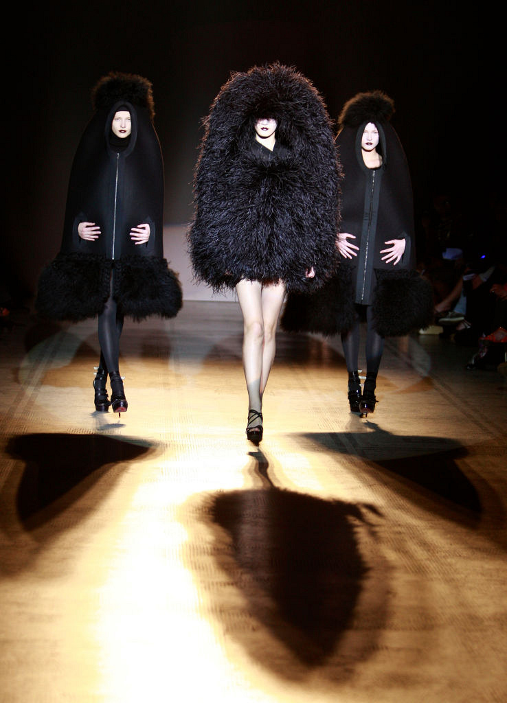 Giles Deacon 2009