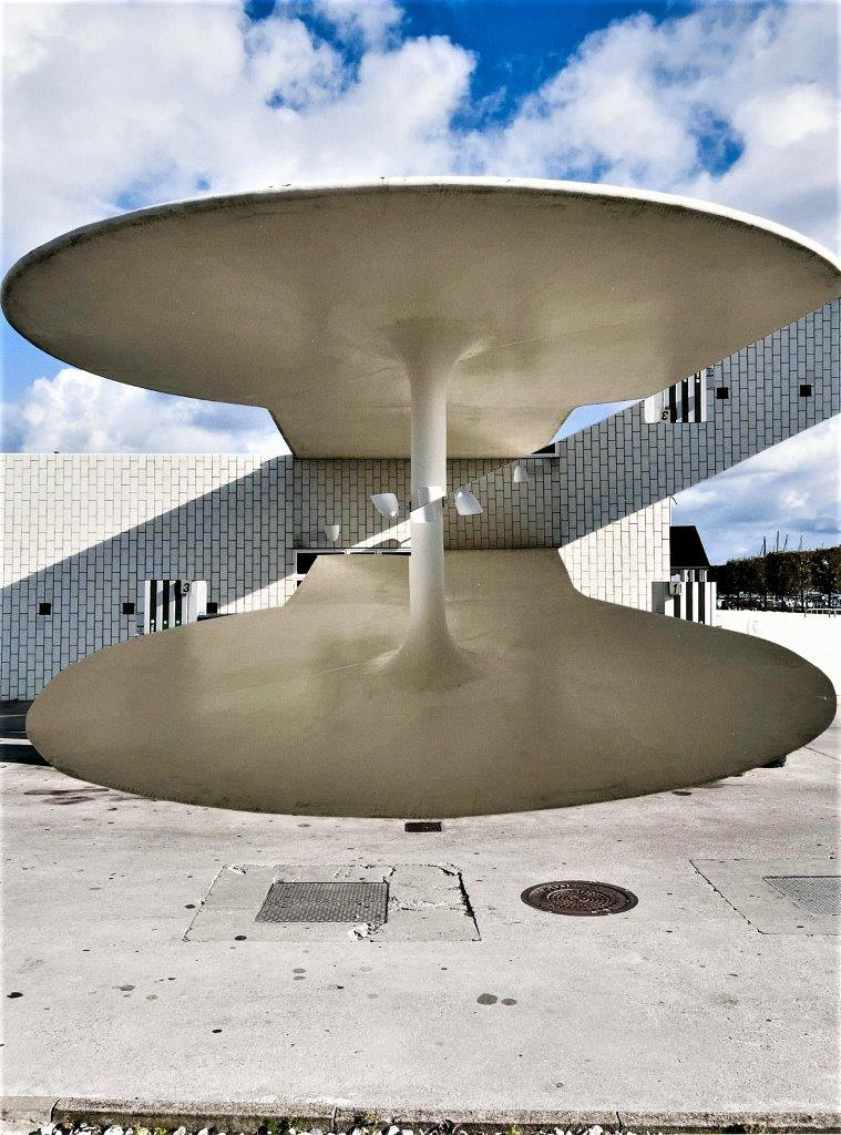 Из серии «Наш дом». Посвящение Арне Якобсенну, фотомонтаж, 2021