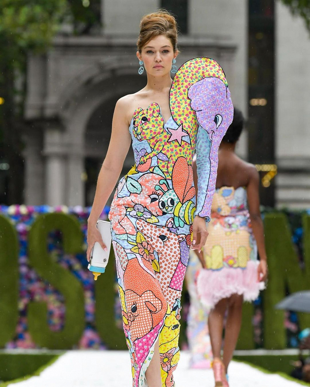 @moschino