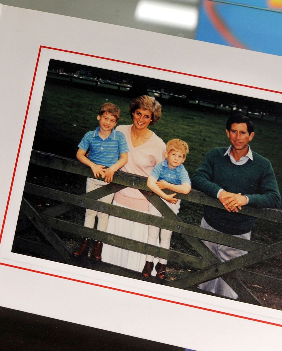 Принц Чарльз та принцеса Діана з дітьми, 1988 рік