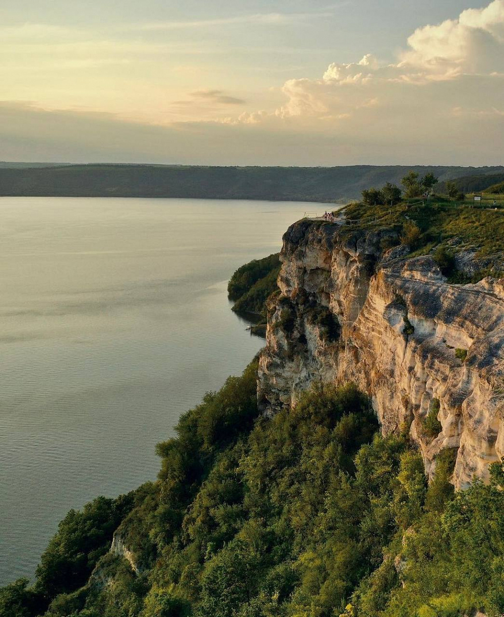 Instagram: @yuretzsmile