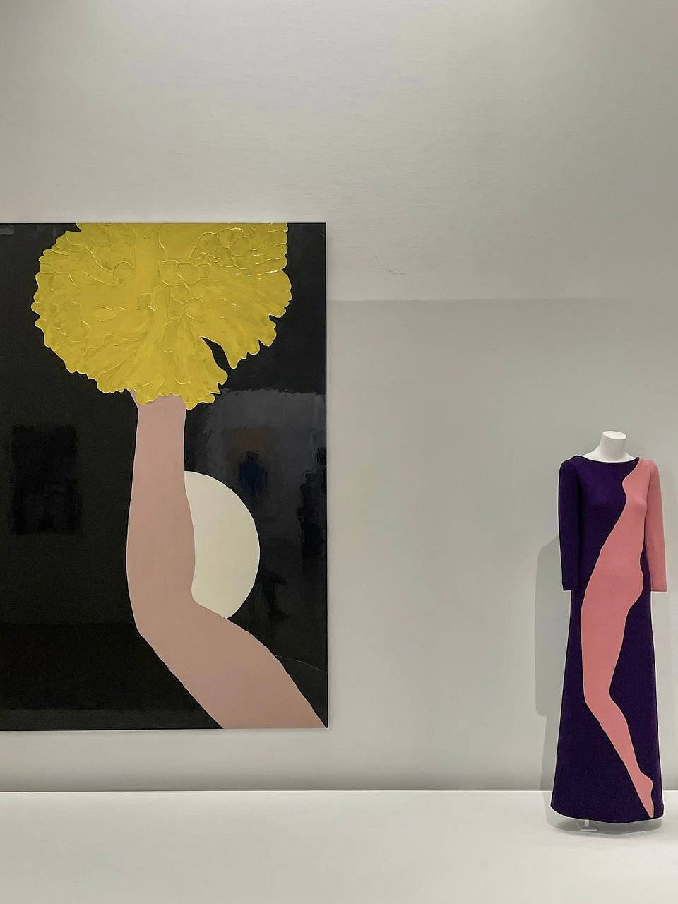 Вечірня сукня Yves Saint Laurent, колекція осінь-зима 1966. Картина Гері Хьюма «Місяць», 2009