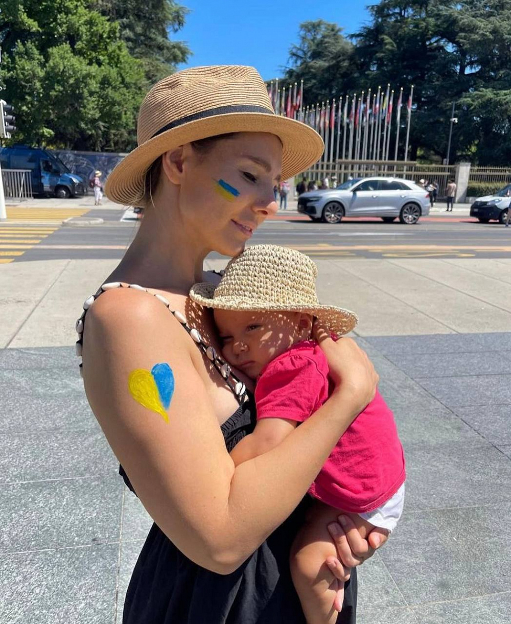 Instagram: @helpukrainianmothers