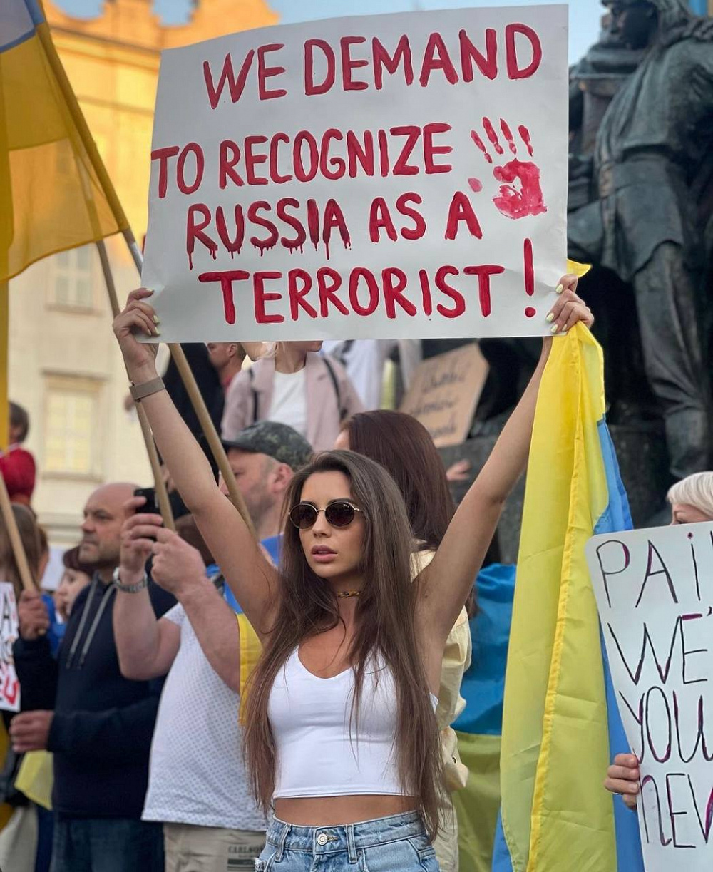 Instagram: @lizzza_art