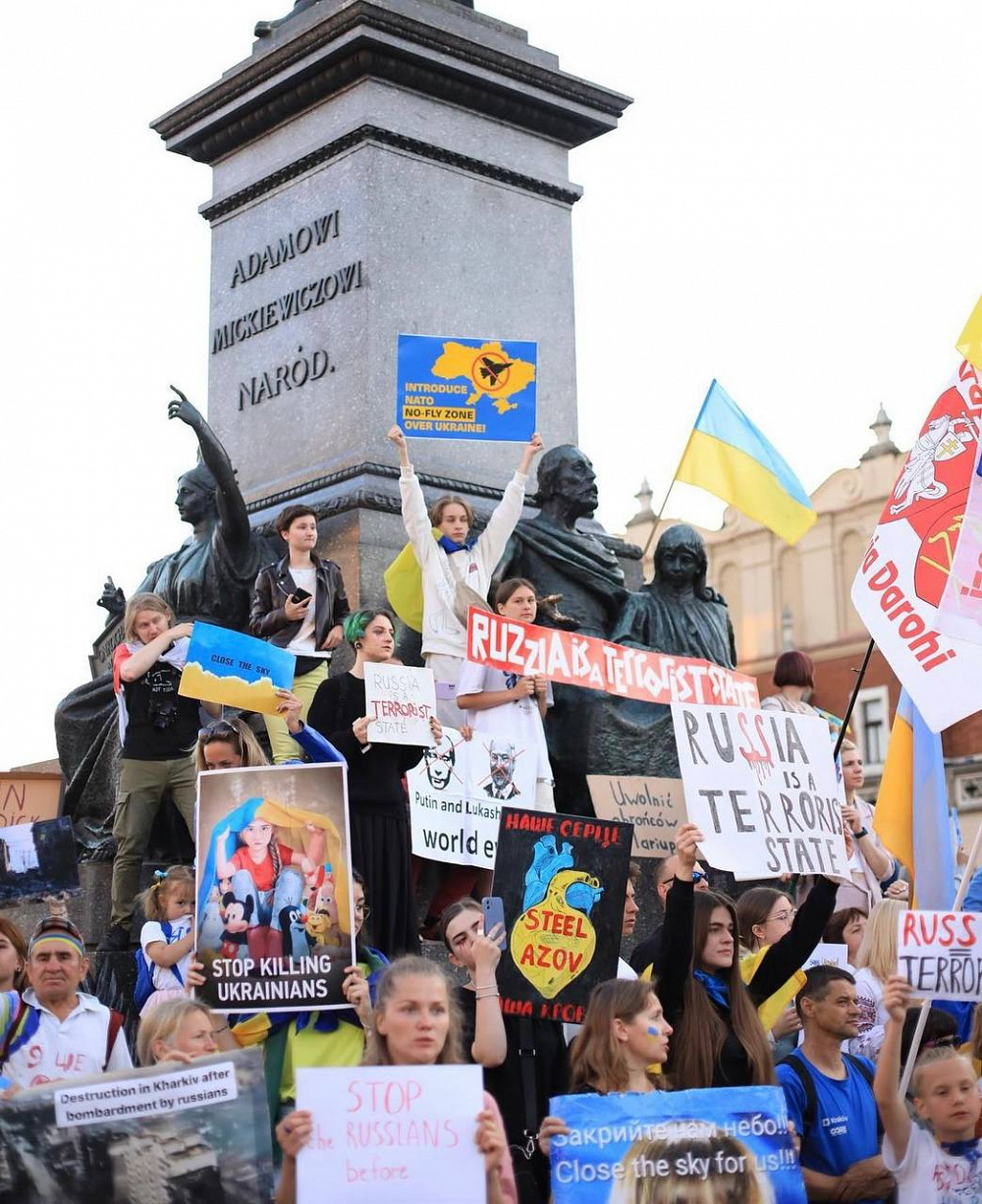 Instagram: @lizzza_art