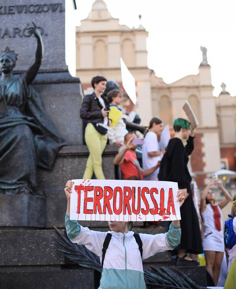 Instagram: @lizzza_art