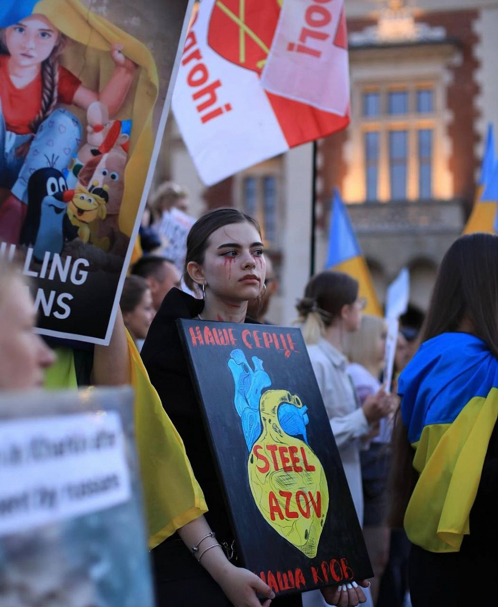 Instagram: @lizzza_art