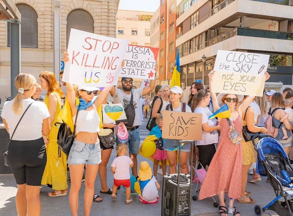 Instagram: @amigos.ucrania