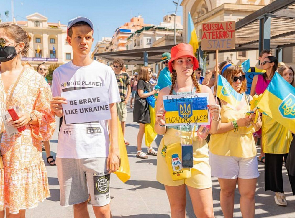 Instagram: @amigos.ucrania