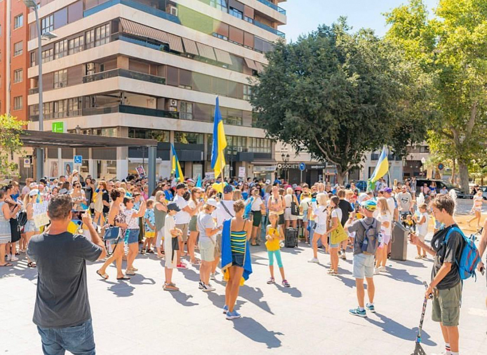 Instagram: @amigos.ucrania