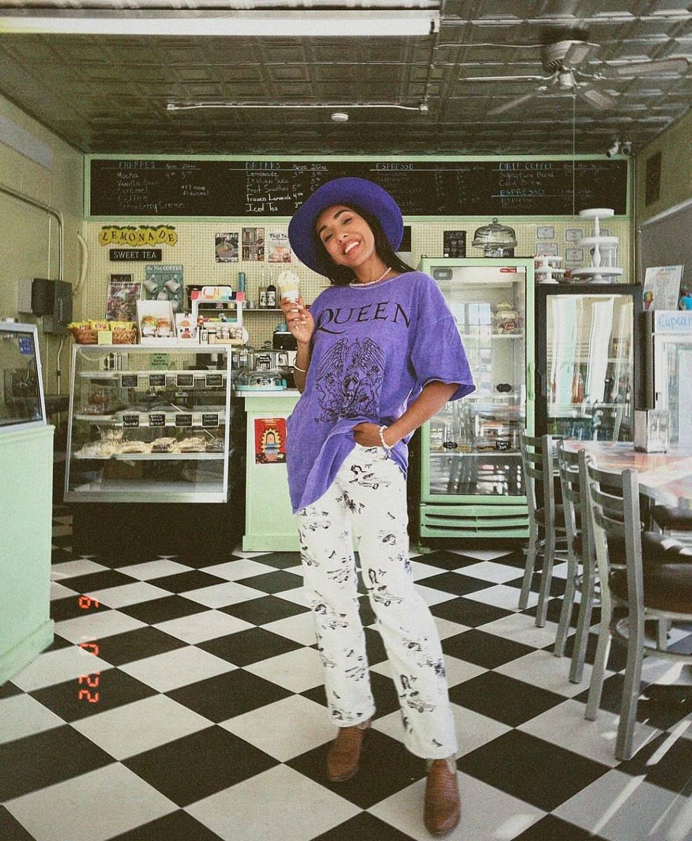 Instagram: @rupikaur_