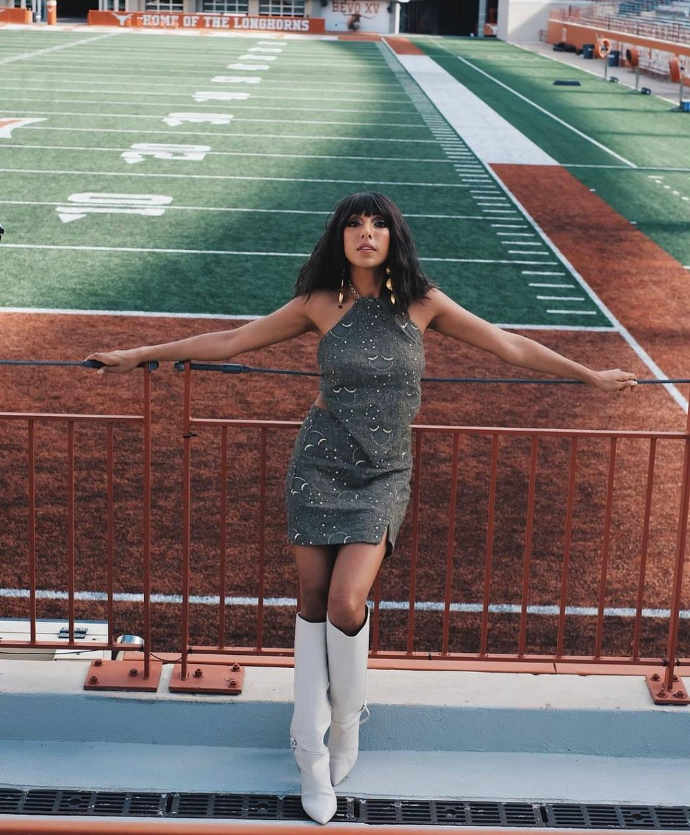 Instagram: @rupikaur_