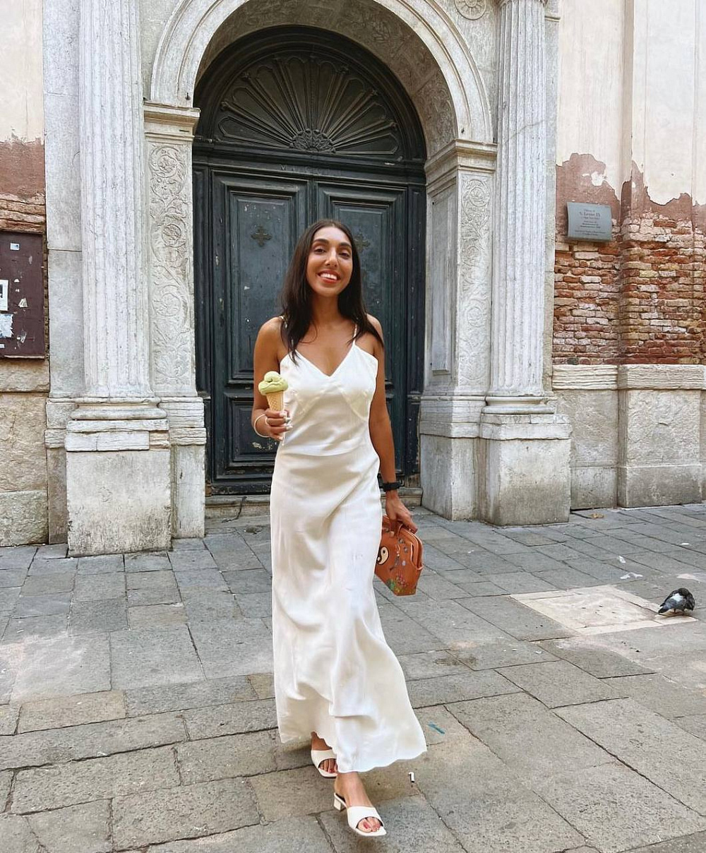 Instagram: @rupikaur_