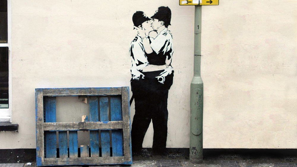 «Поліцейські, що цілуються», 2006.  Графіті стало символом протесту проти гомофобії в сучасному світі.