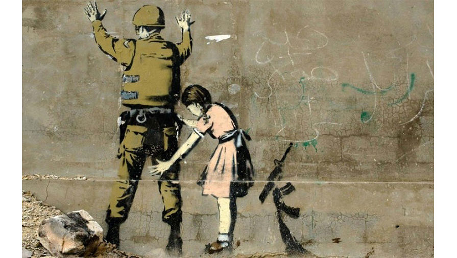 «Затримання і обшук», 2007. На цьому графіті звичні ролі помінялися місцями — дівчинка обшукує солдата, а не навпаки.