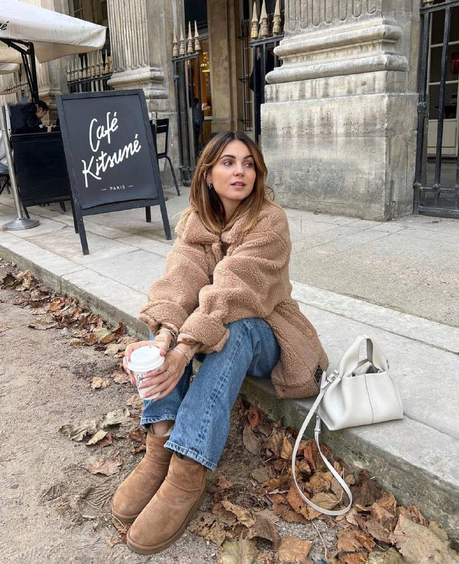 Instagram: @charlotte.vidl