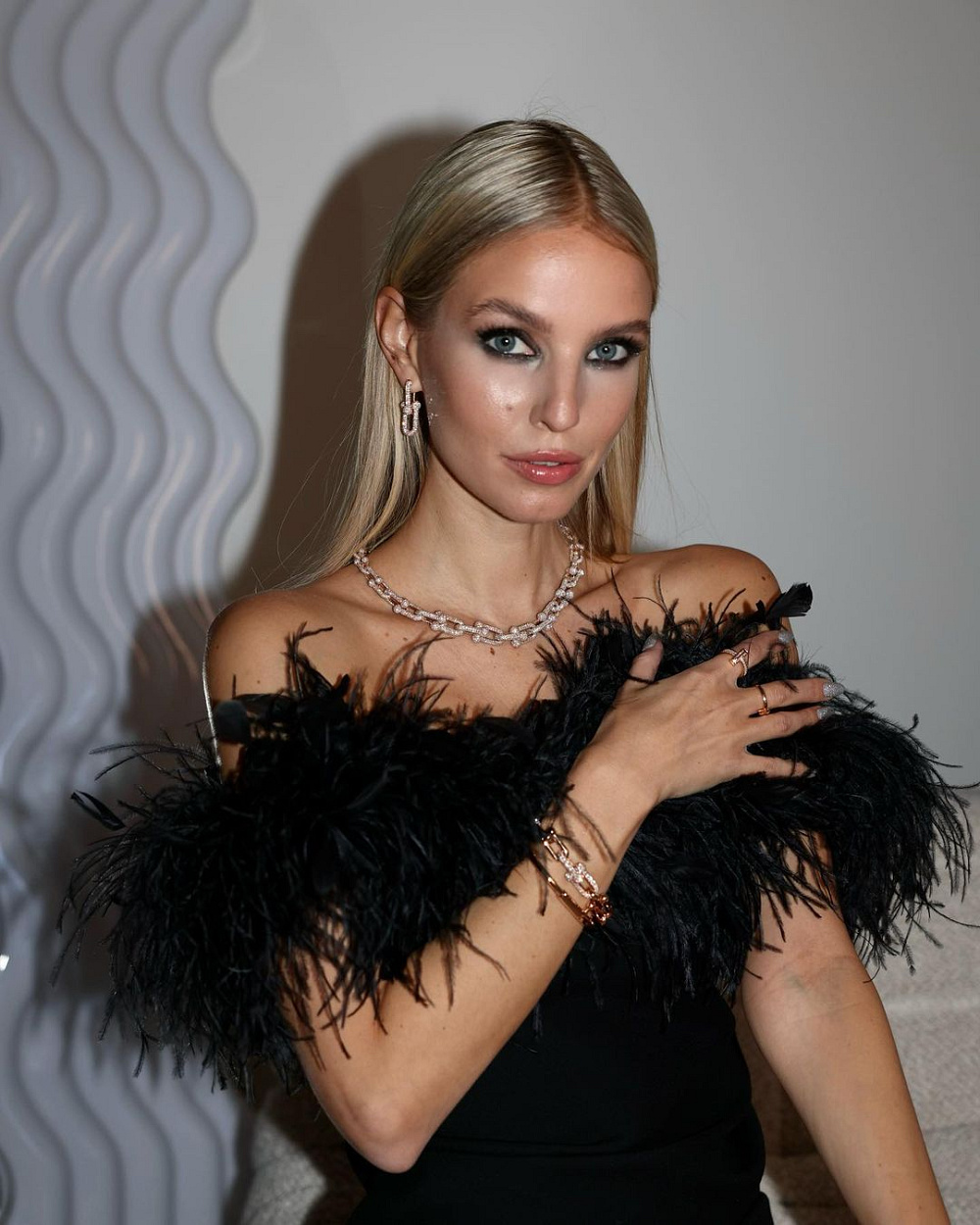 Instagram: @leoniehanne