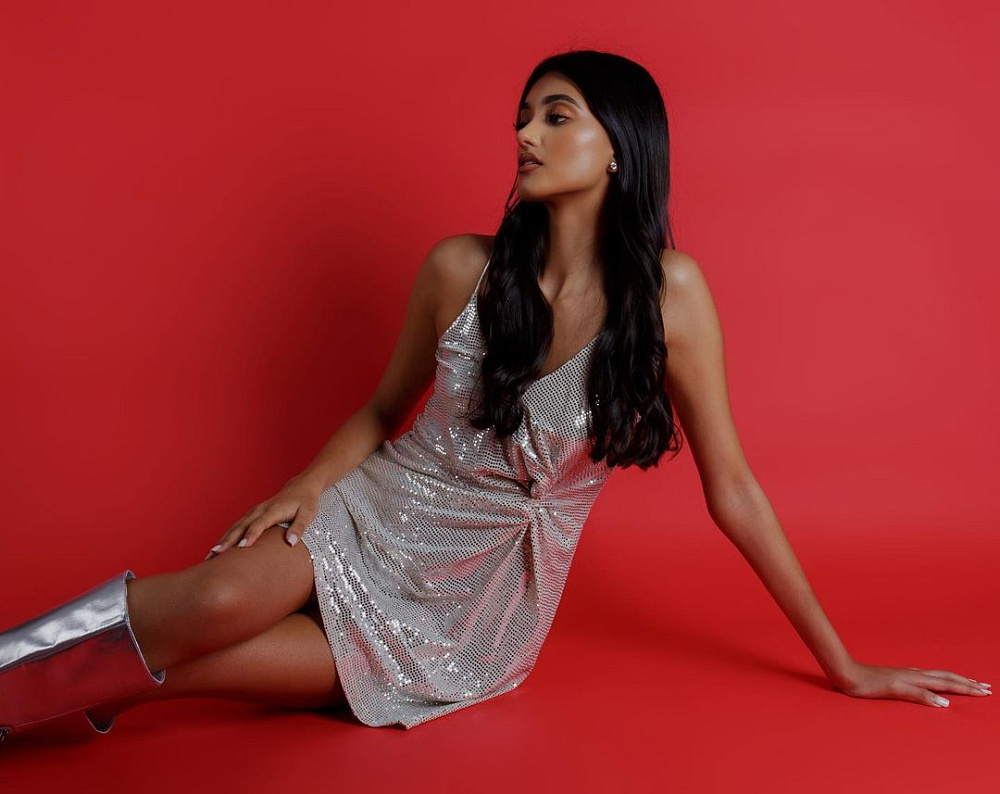 Instagram: @neelamkg