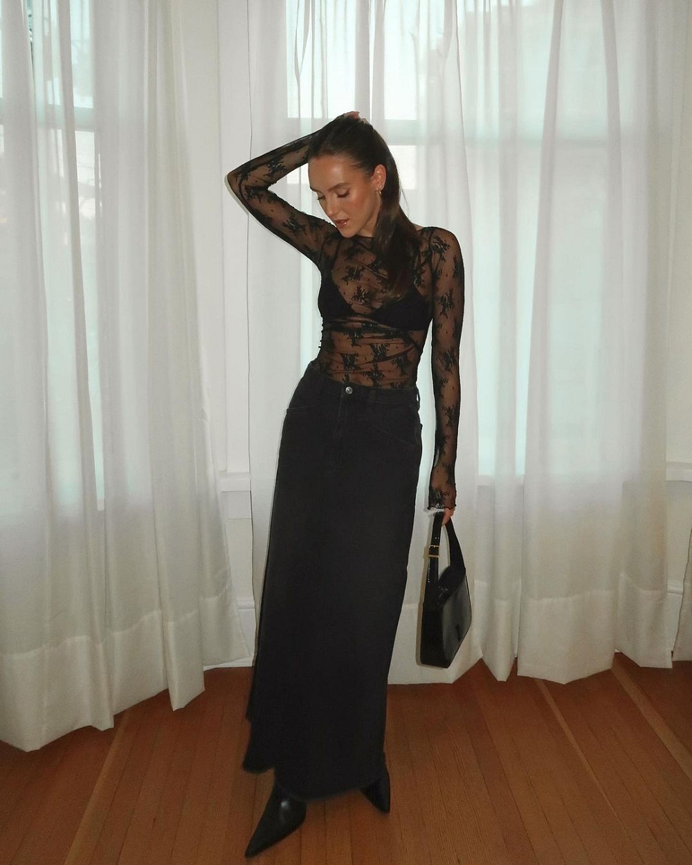 Instagram: @emmaleger