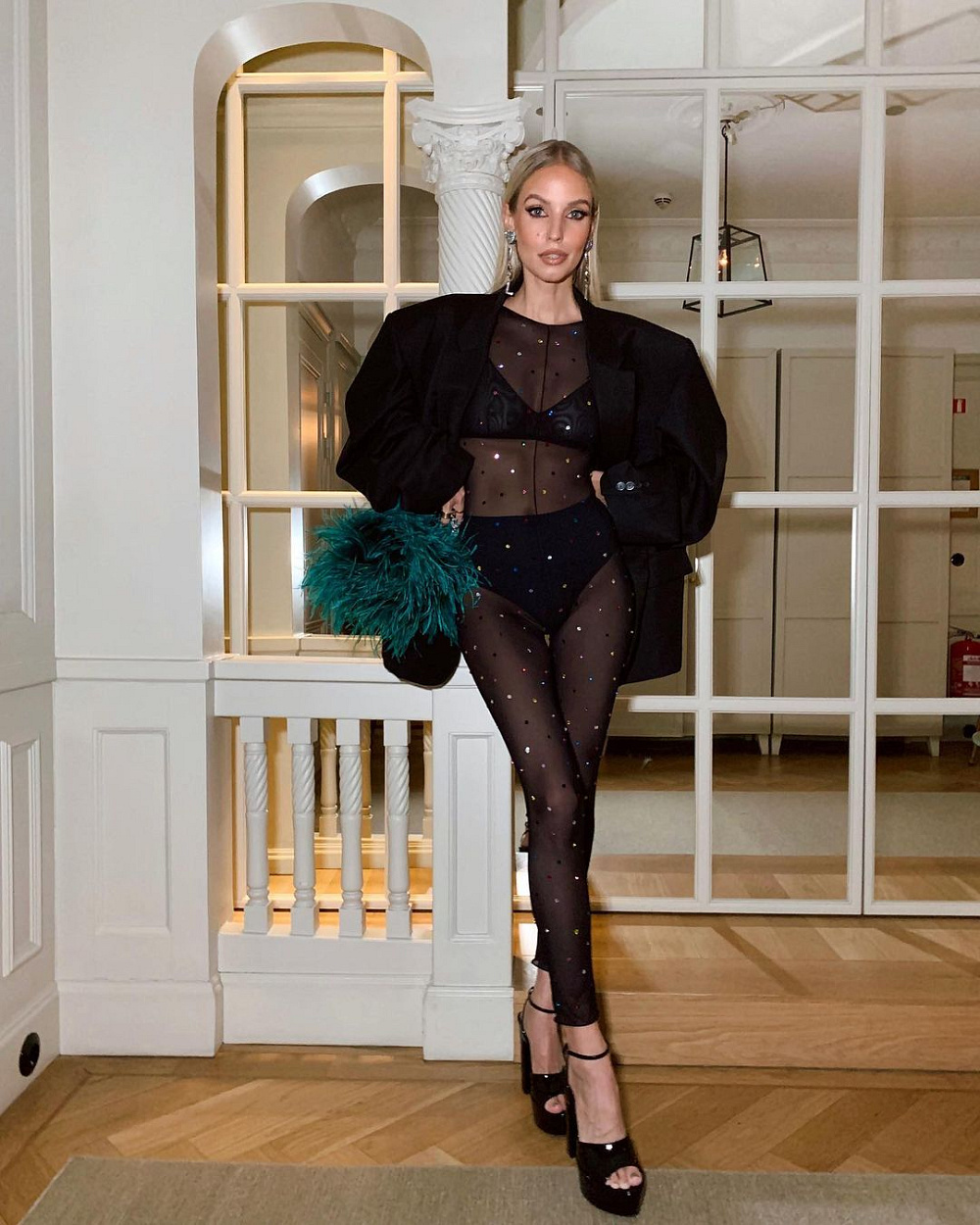 Instagram: @leoniehanne