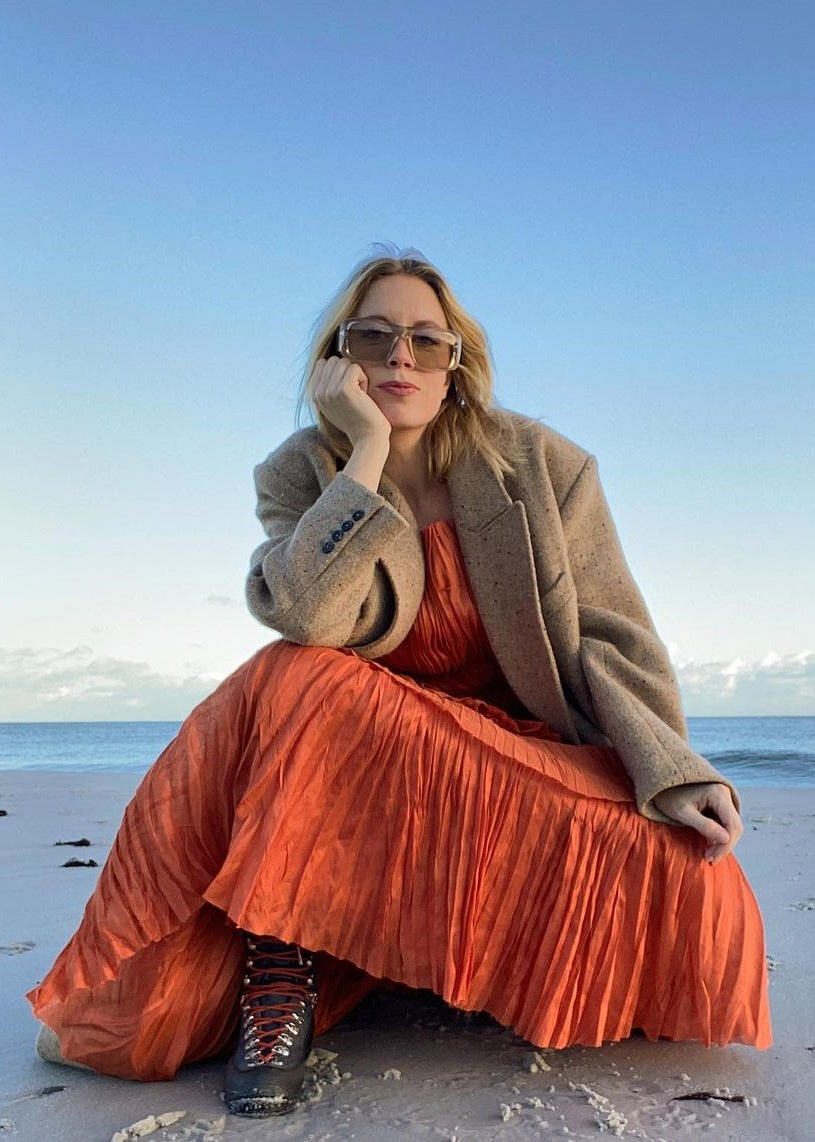 З максі-сукнею та блейзером з вовни