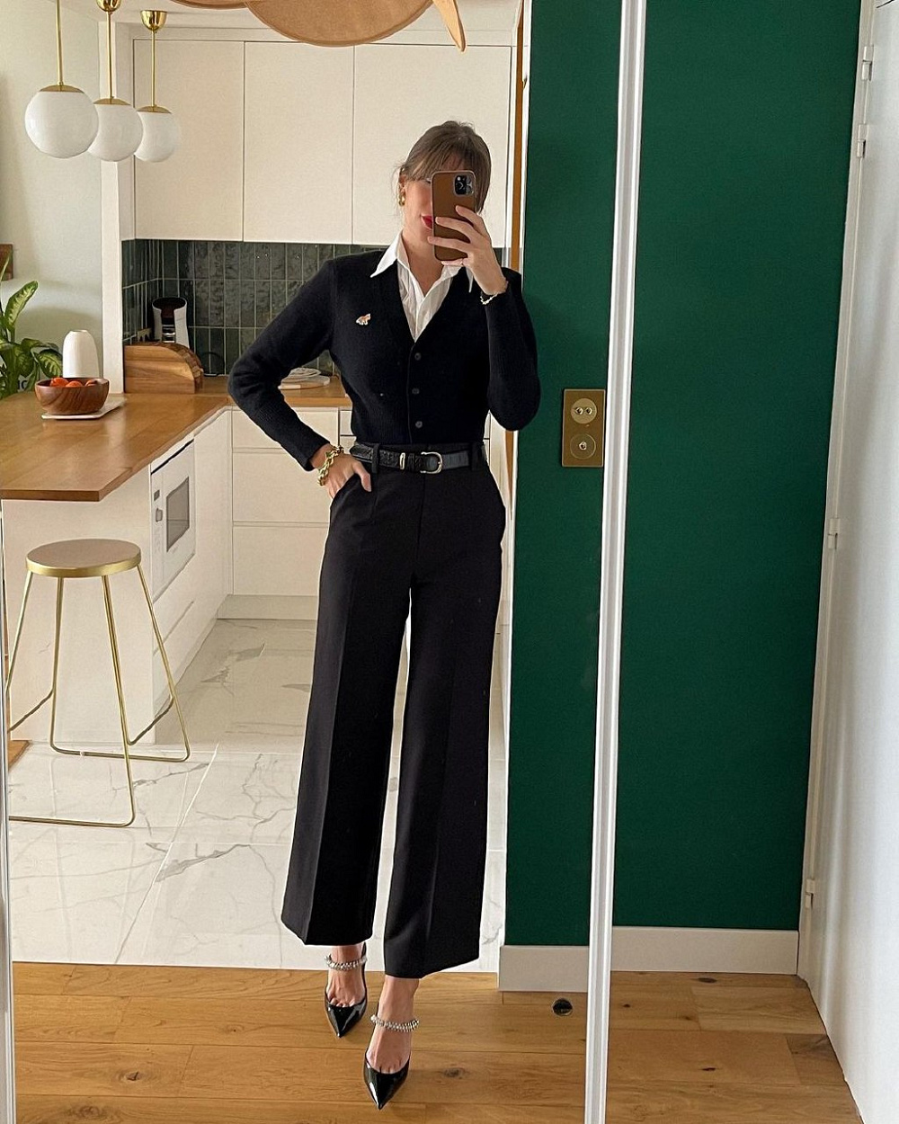 Instagram: @juliesfi