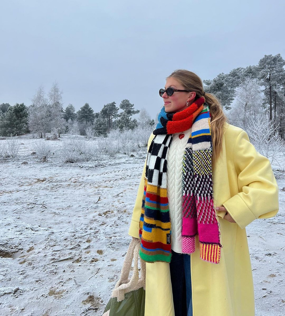 Instagram: @emiliavandyck