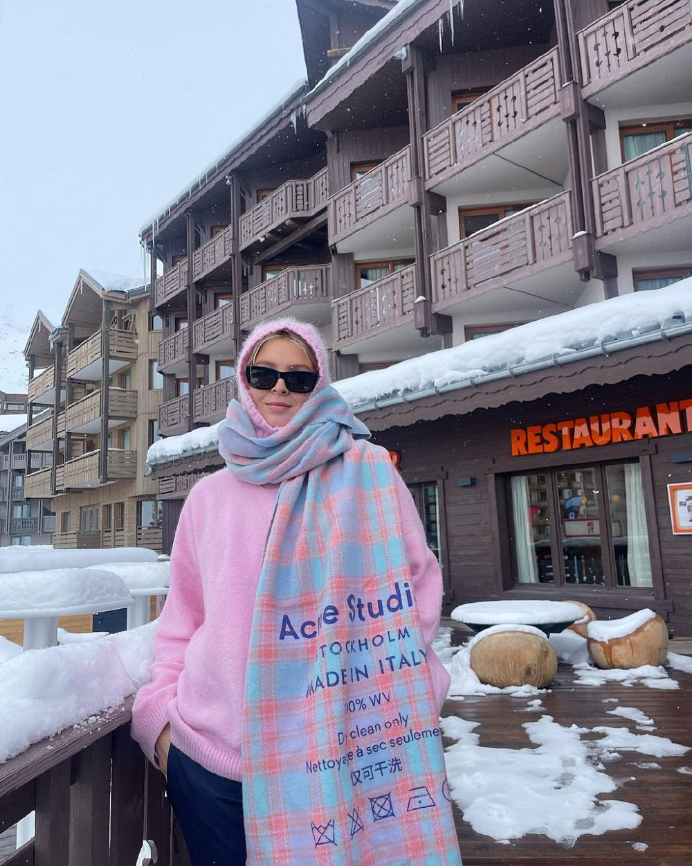 Instagram: @holliemercedes