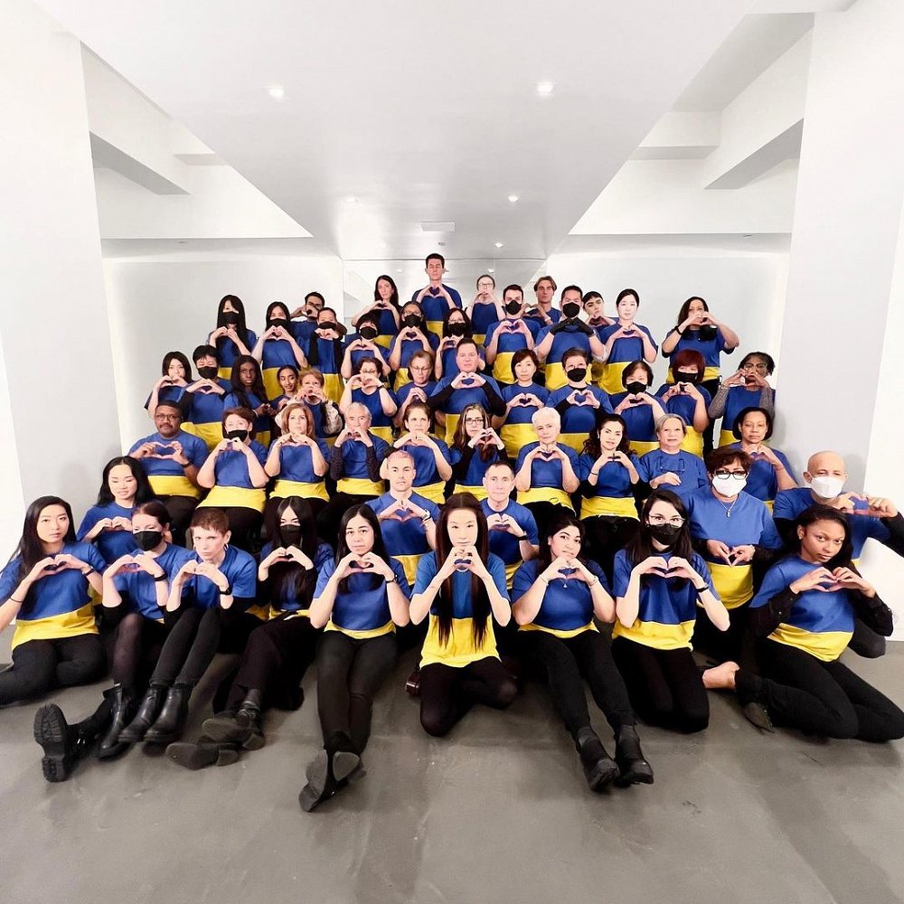 Вера Вонг разом з командою Vera Wang 