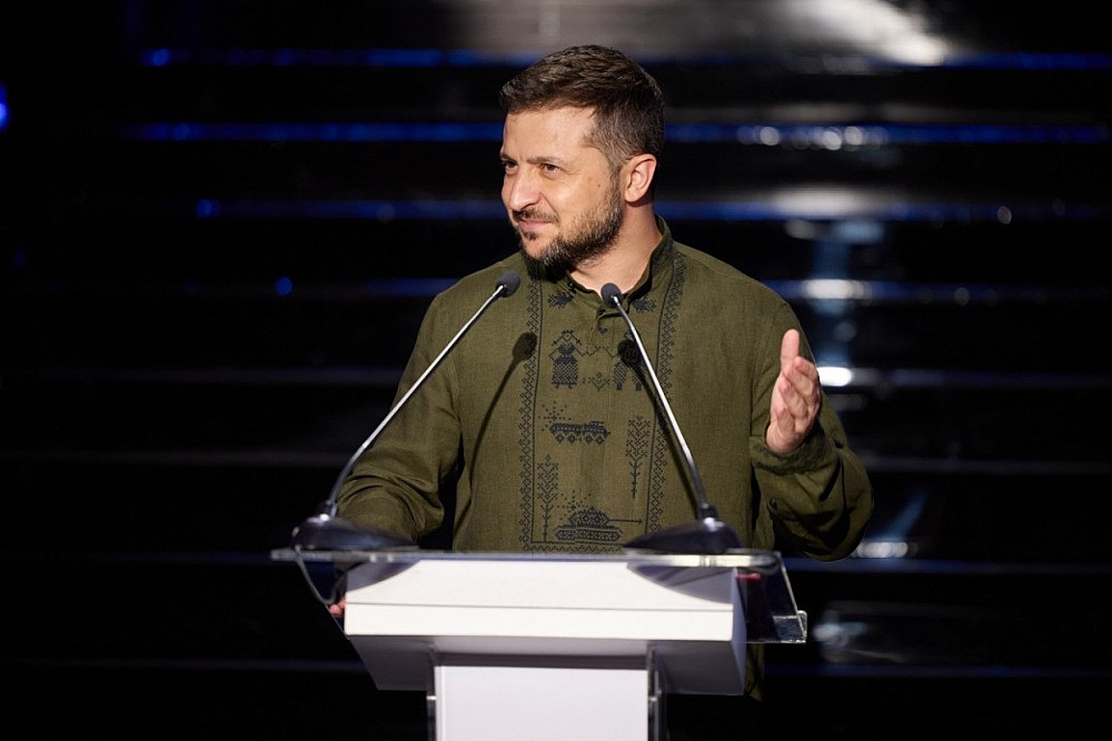 Вишиванка з танками від Indposhiv