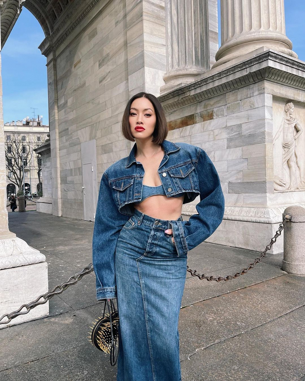 Instagram @handinfire