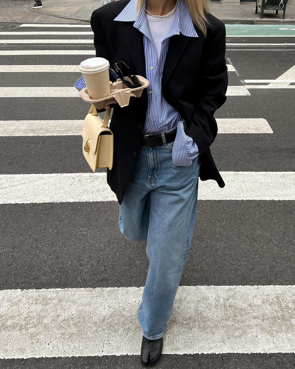 Instagram: @thecarolinelin