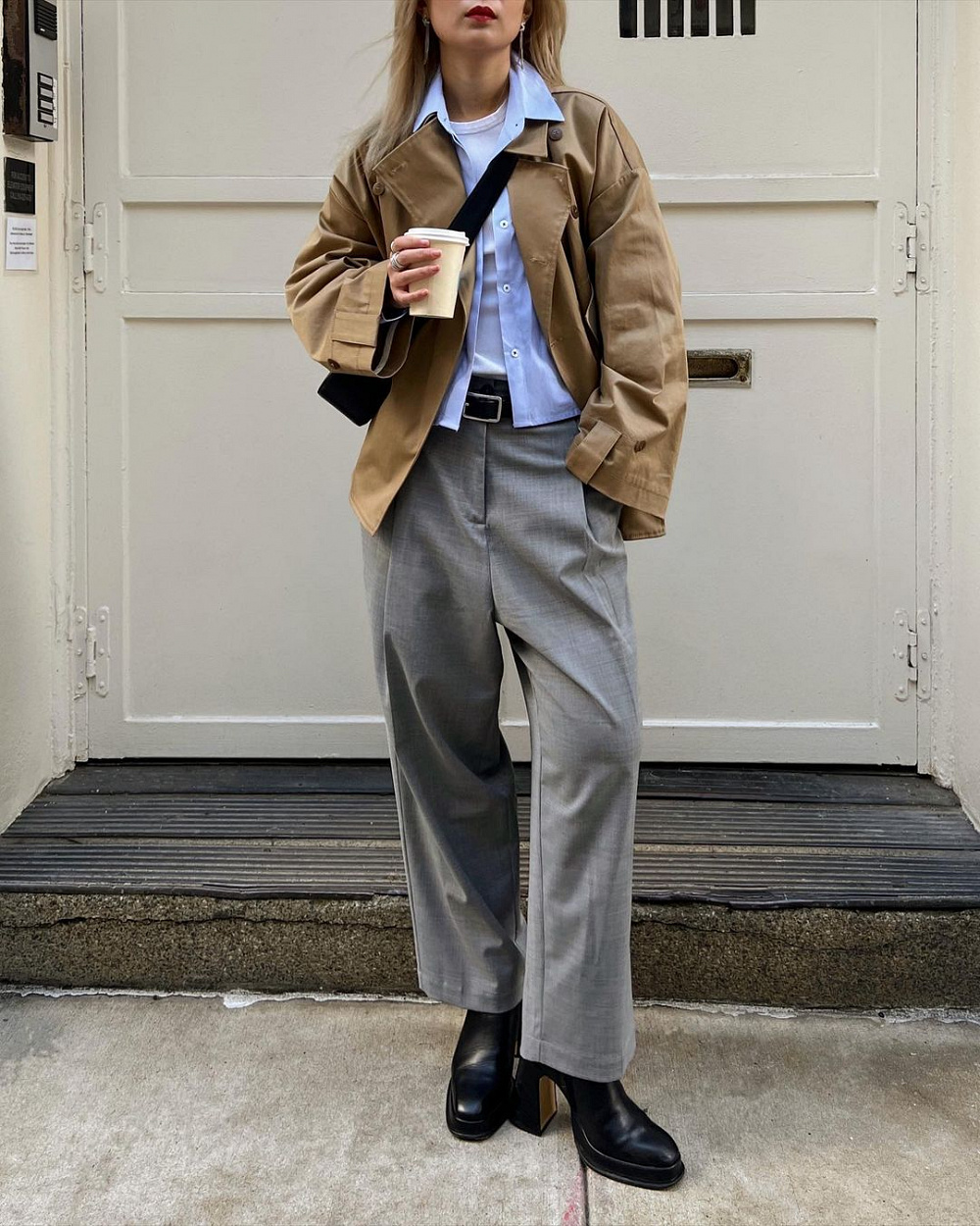 Instagram: @thecarolinelin