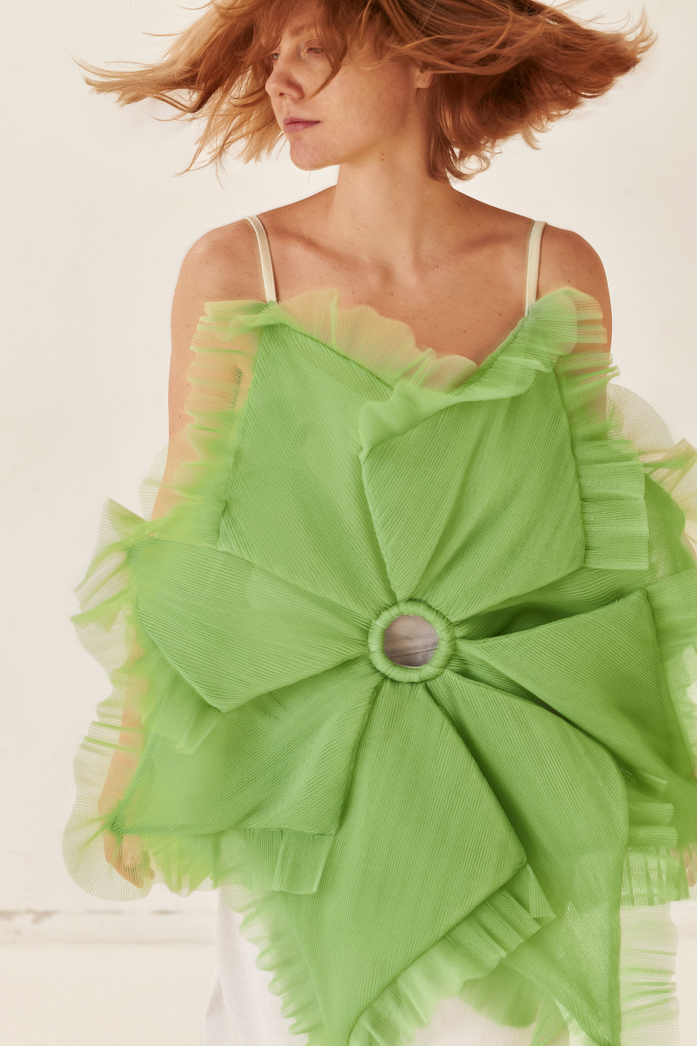 Сукня, Malva Florea; джинси, KSENIA SCHNAIDER; лофери, Ikos