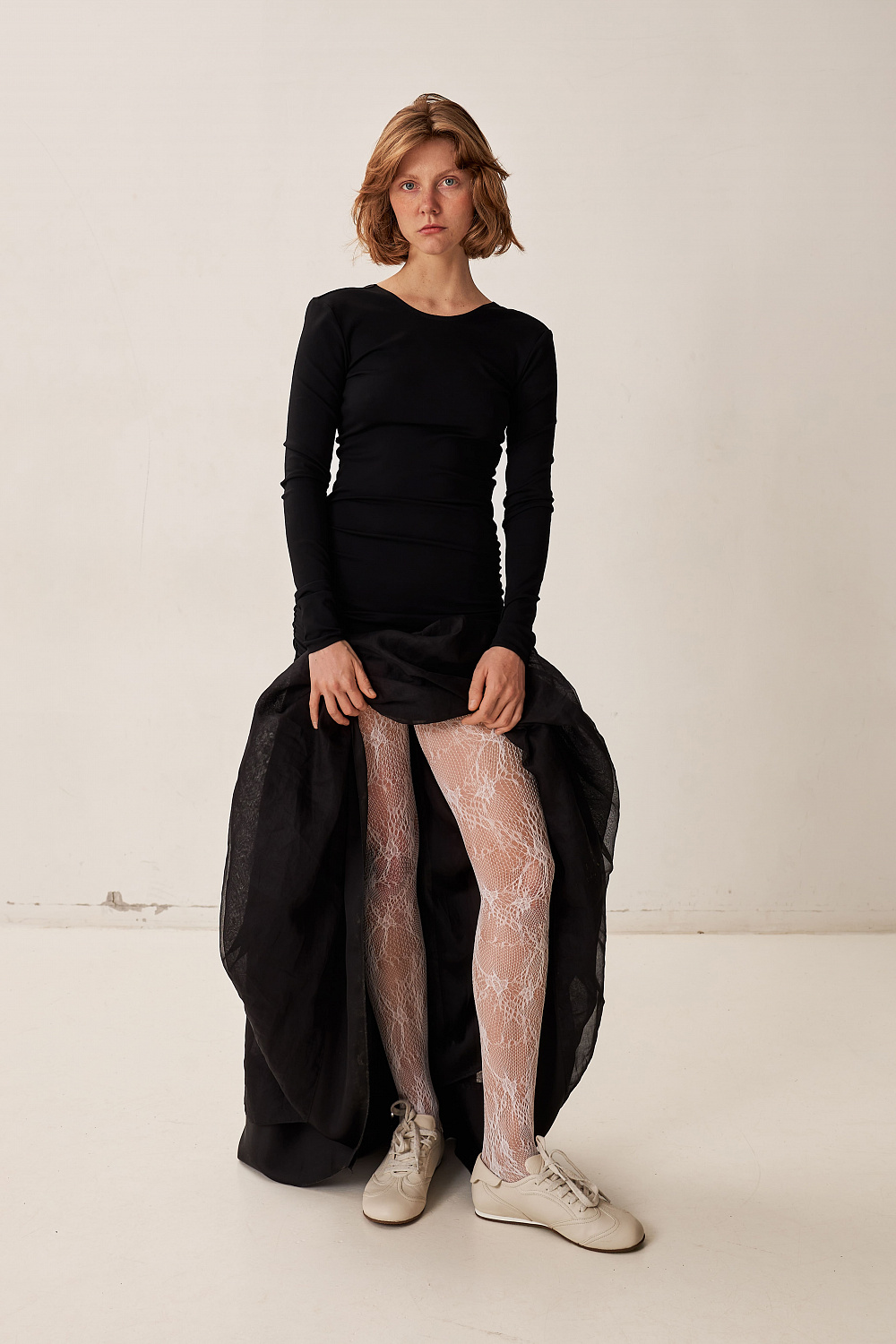 Сукня, BOBKOVA; кросівки, панчохи, власність стиліста