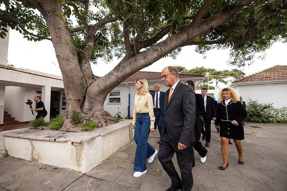 Instagram: @olenazelenska_official