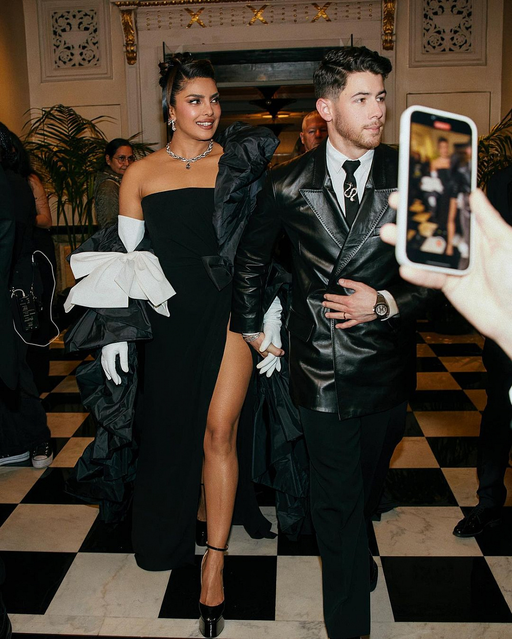 Instagram: @priyankachopra