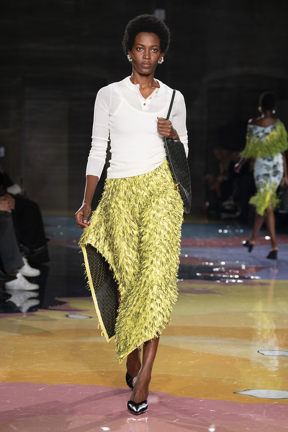 Неон: Bottega Veneta