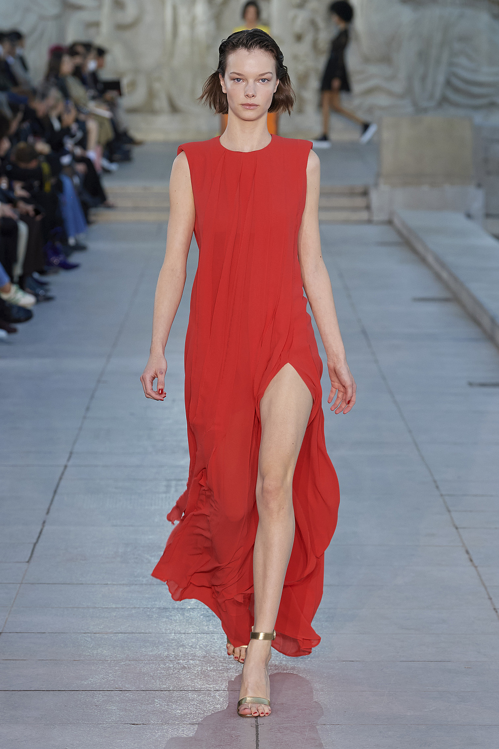 Червоний: Akris