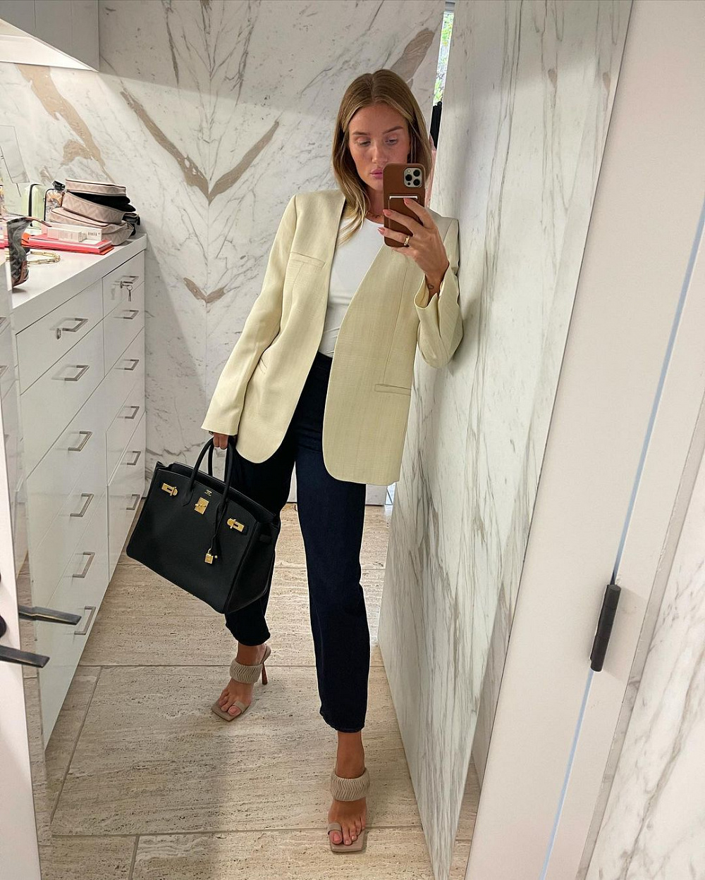 Instagram: @rosiehw